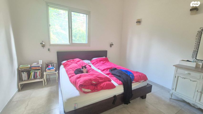 דו משפחתי, אורנית