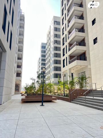 דירה, יצחק שמיר, רעננה