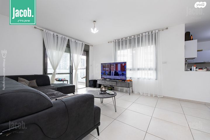 דירה, לח"י, גלי כרמל, טירת כרמל