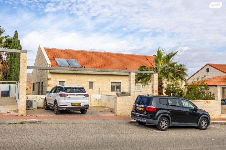 דו משפחתי, הגילגל, מצפה נבו, מעלה אדומים