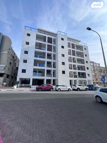 גג/ פנטהאוז, אוסקר שינדלר, הגבול רוטשילד, בת ים