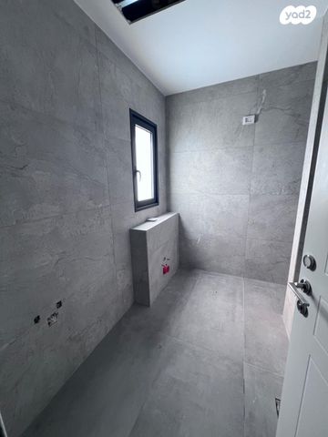 גג/ פנטהאוז, אוסקר שינדלר, הגבול רוטשילד, בת ים