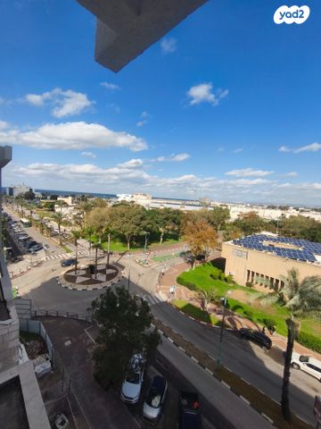 גג/ פנטהאוז, שדרות משה שרת, קרית ים ב', קרית ים