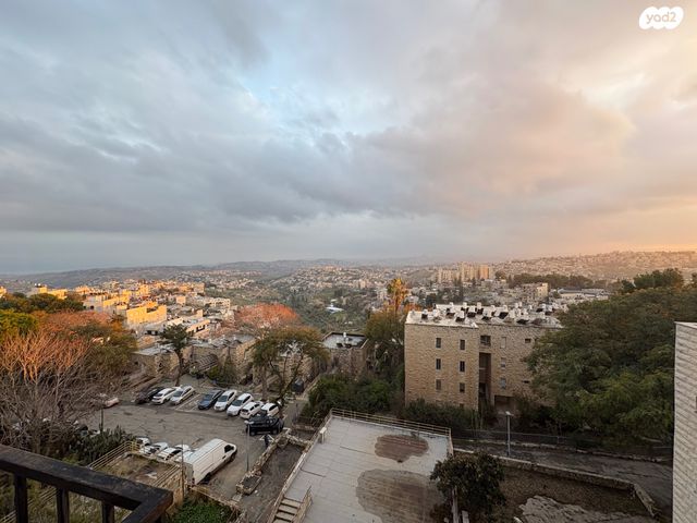 דירה, אבשלום חביב, ארמון הנציב, תלפיות מזרח, ירושלים