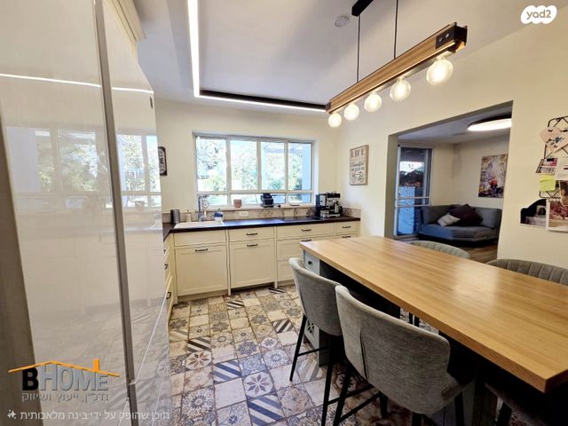 דו משפחתי, קדימה צורן