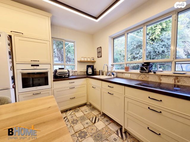 דו משפחתי, החרצית 13, צורן, קדימה צורן