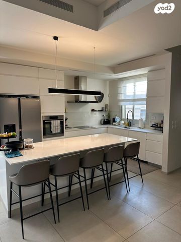 דו משפחתי, לאה ודוד איזמוז'יק, גני צהלה, רמות צהלה, תל אביב יפו