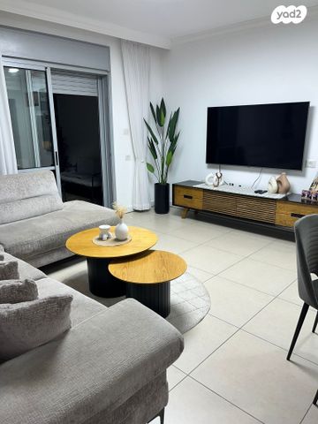 דירה, שקמים ואגמים, אשקלון