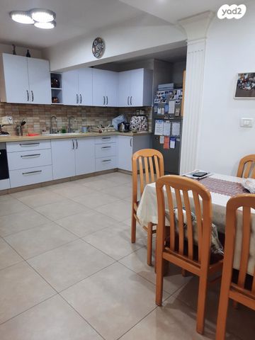 דירת גן, כפר סבא