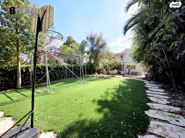 דו משפחתי, החרצית 13, צורן, קדימה צורן