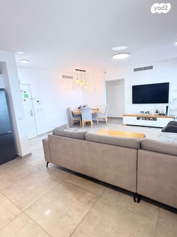 דירה, דרך המלך, גנים א', גני תקווה