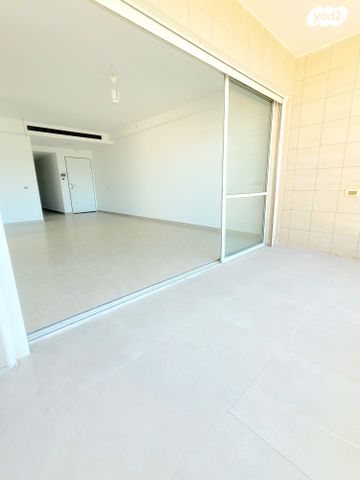 דירה, אהרון קרון, ראשונים, ראשון לציון