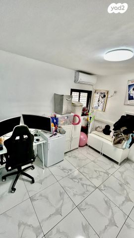 דירה, יהושע רבינוביץ, בן גוריון, חולון