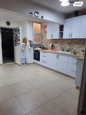 דירת גן, כפר סבא