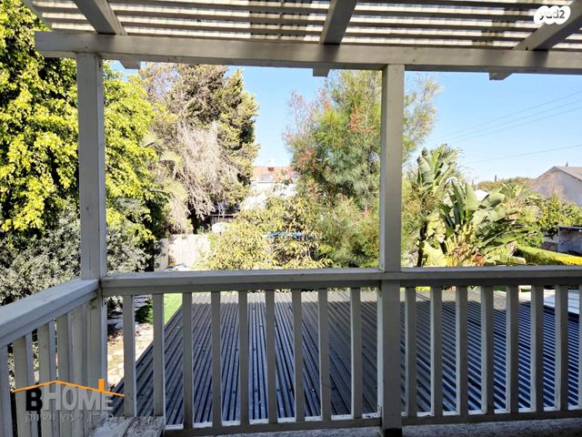 דו משפחתי, החרצית 13, צורן, קדימה צורן