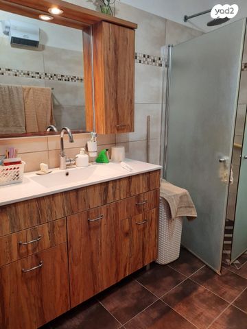 דירת גן, כפר סבא