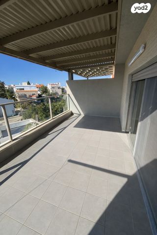 גג/ פנטהאוז, שבטי ישראל 49, קרית חיים מזרחית, חיפה