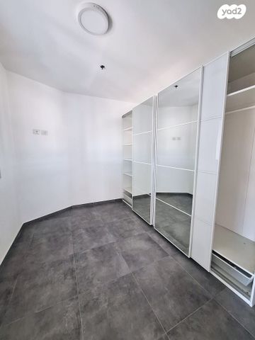 דירה, גרציאני יצחק, גני שרונה, קרית הממשלה, תל אביב יפו