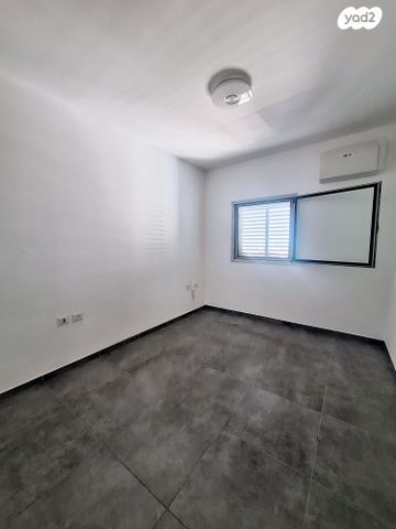 דירה, גרציאני יצחק, גני שרונה, קרית הממשלה, תל אביב יפו