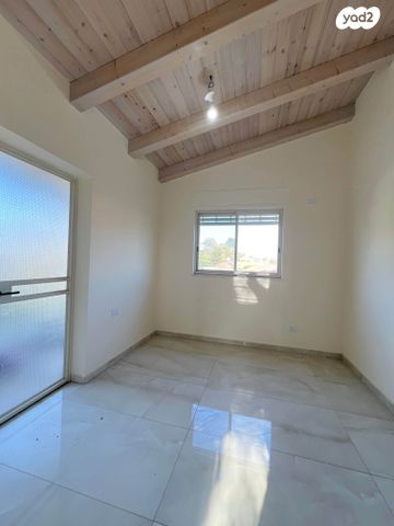 דירה, נווה אשר, פרדס חנה כרכור