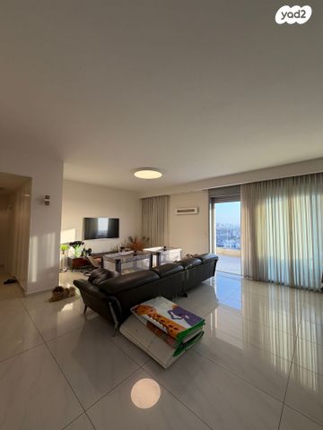 דירה, ראובן ברקת, קרית אילון, חולון