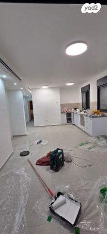 דירה, שיר השירים, גן יבנה מערב, גן יבנה