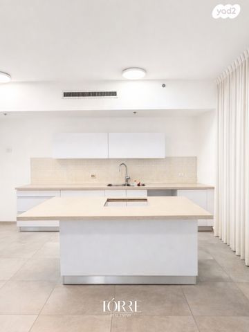 דרך מנחם בגין 158