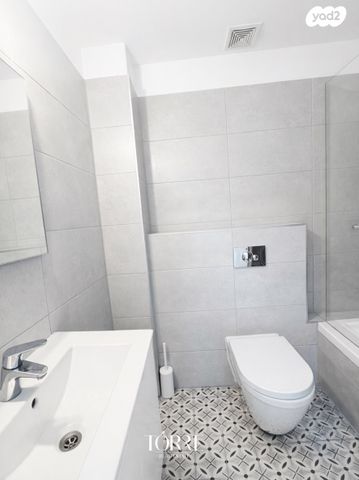 דירה, דרך מנחם בגין 158, מונטיפיורי, הרכבת, תל אביב יפו