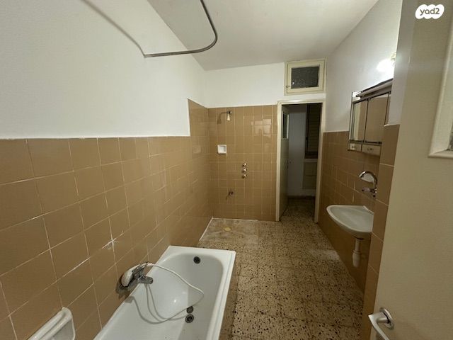 דירה, מחנה יהודה, פתח תקווה