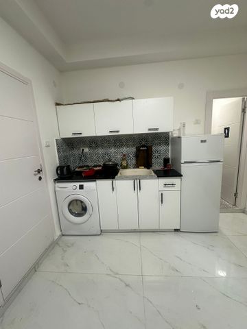 דרך יד לבנים 72