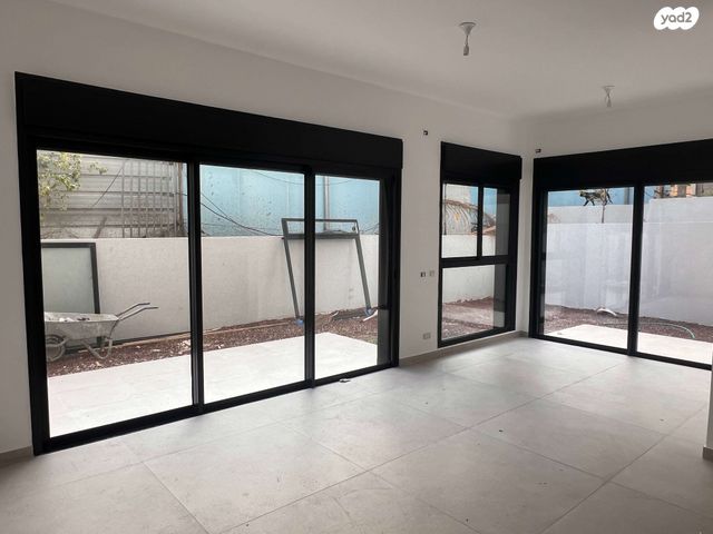 דירת גן, מעפילי סלוודור, צהלון, שיכוני חסכון, תל אביב יפו