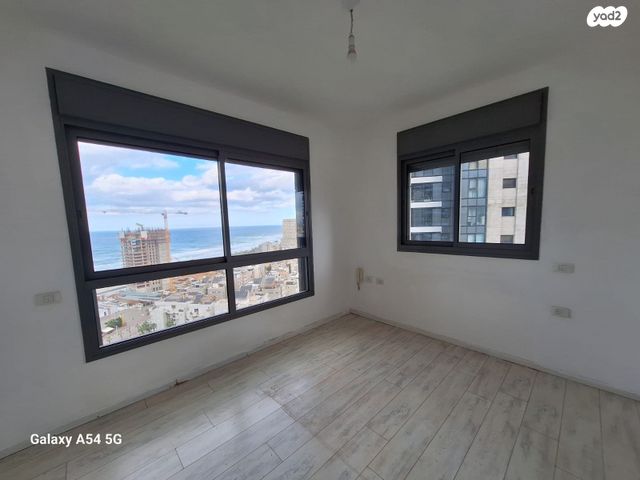 דירה, יצחק שדה, בת ים