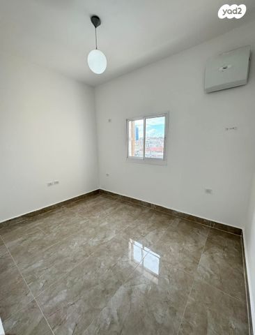 דירה, שדרות איינשטיין, יסודות, בני ברק