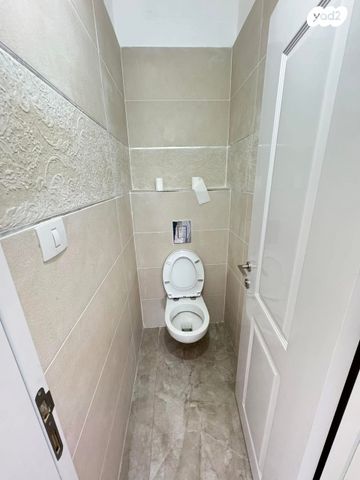 דירה, שדרות איינשטיין, יסודות, בני ברק