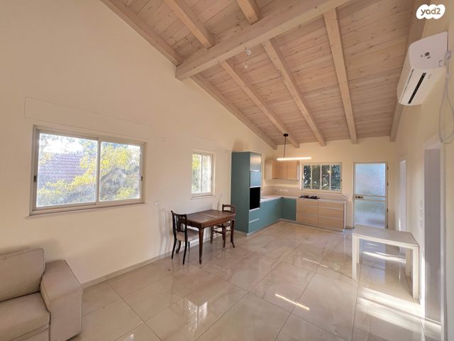 דירה, נווה אשר, פרדס חנה כרכור