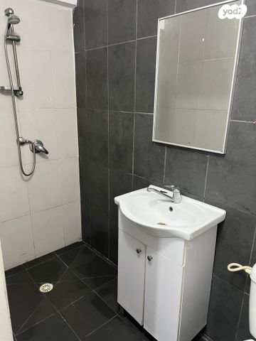 דירה, רש"י, שכונה ד', באר שבע