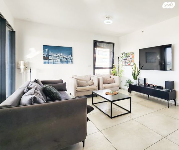 דירה, יצחק נבון, נאות אריאל שרון, קרית אונו