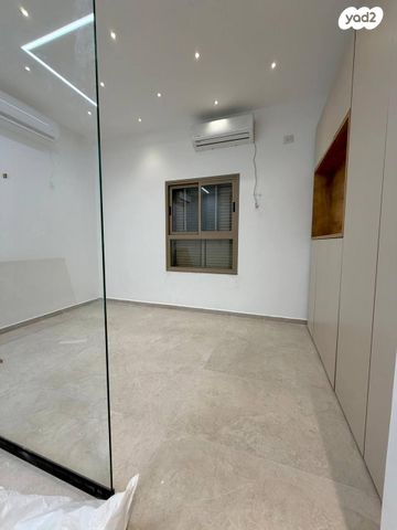 דירה, ג'ורג' לנדאור 10, מרכז העיר, סביניה, הוותיקה, קרית ביאליק