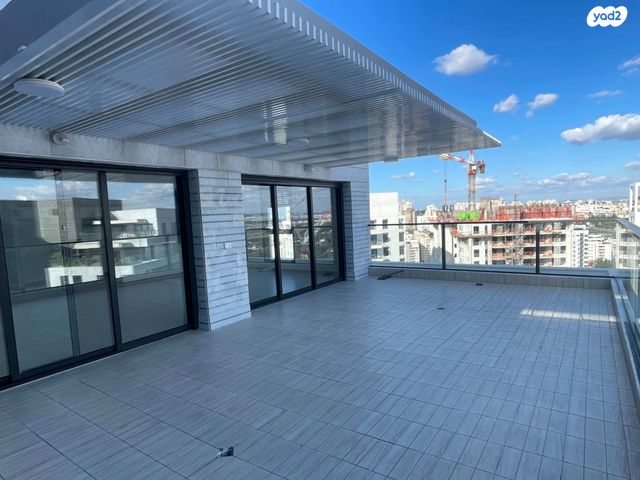 גג/ פנטהאוז, יונה וולך, הוד השרון