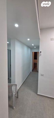 דירה, שיר השירים, גן יבנה מערב, גן יבנה