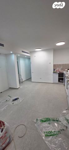 דירה, שיר השירים, גן יבנה מערב, גן יבנה