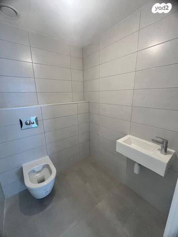 דירה, הרב הרצוג 6, צפון מערב מרכז העיר, נתניה