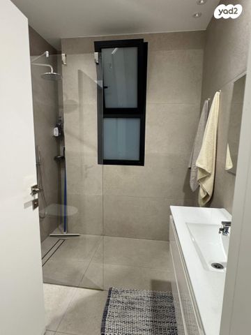 גג/ פנטהאוז, אבנר, אזור הבילויים, רמת גן