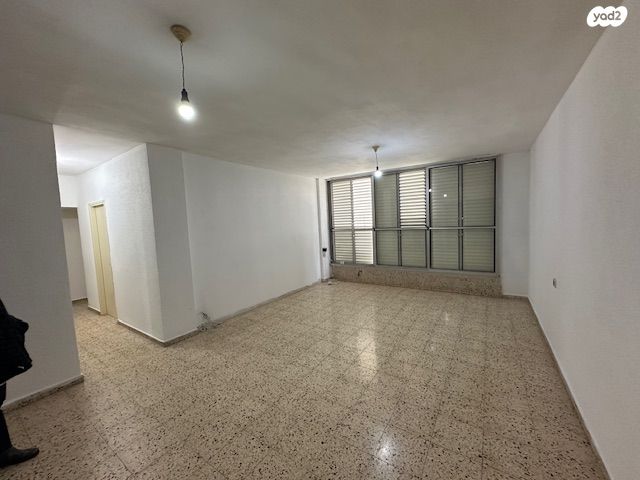 דירה, מחנה יהודה, פתח תקווה