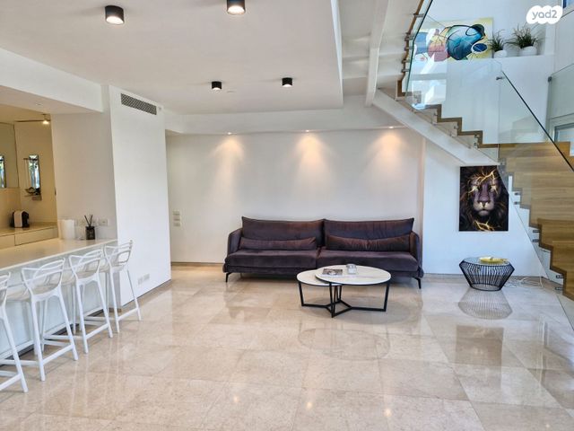 ניסים אלוני 