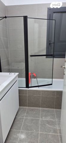 דירה, שיר השירים, גן יבנה מערב, גן יבנה