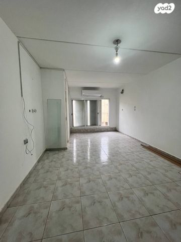 גיורא יוספטל 