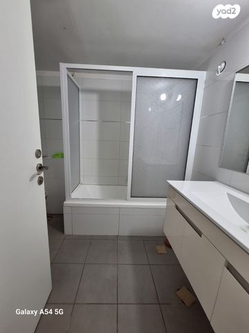 דירה, יצחק שדה, בת ים