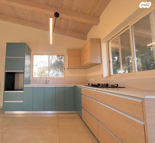 דירה, נווה אשר, פרדס חנה כרכור