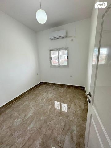 דירה, שדרות איינשטיין, יסודות, בני ברק